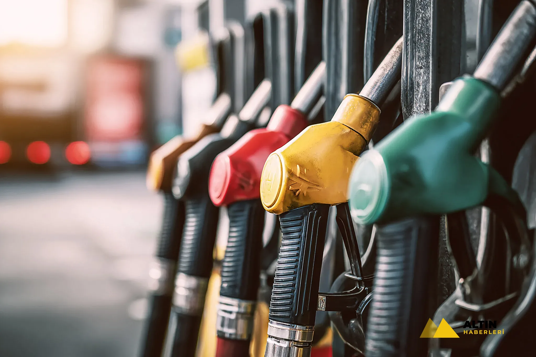 Motorine gece yarısı indirim: Pompa fiyatları düştü! 14 Nisan akaryakıt fiyatları